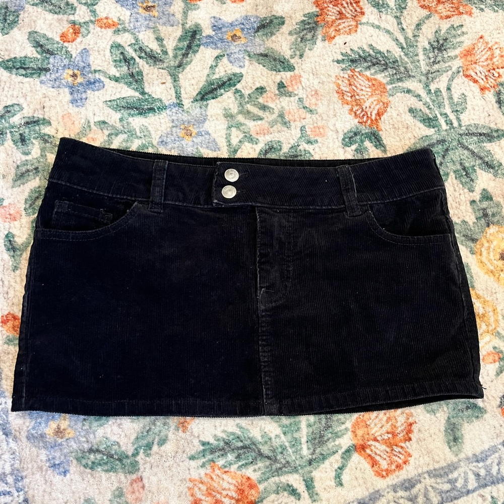 H&M low waisted black corduroy mini skirt